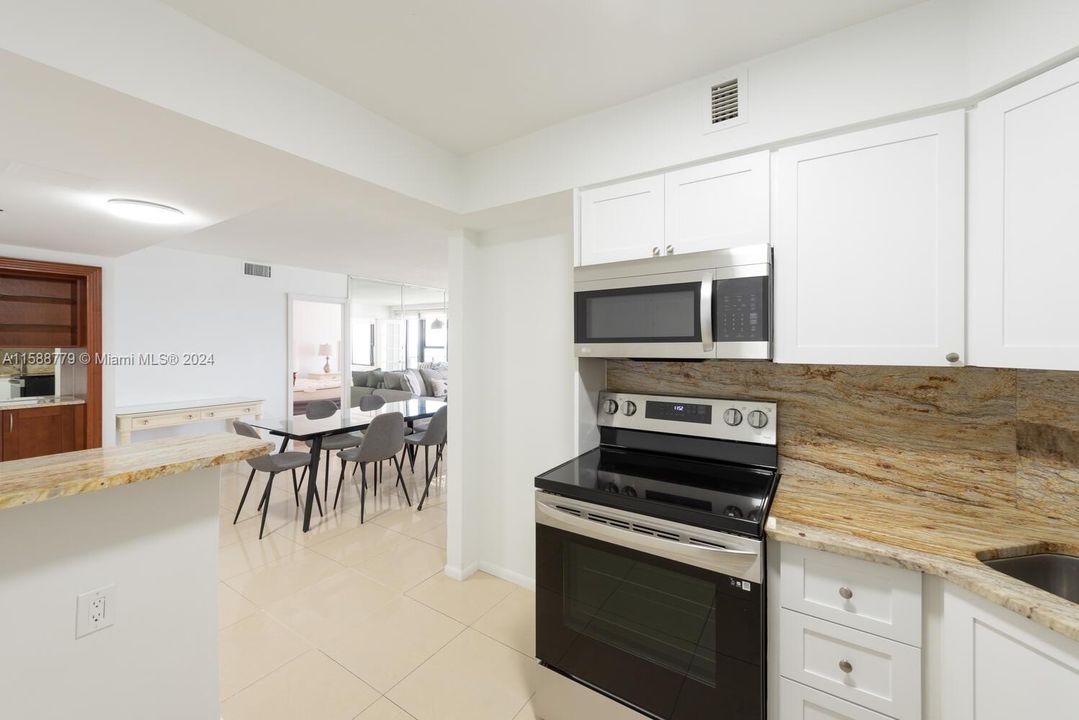 For Sale: $550,000 (2 beds, 2 baths, 960 Square Feet)