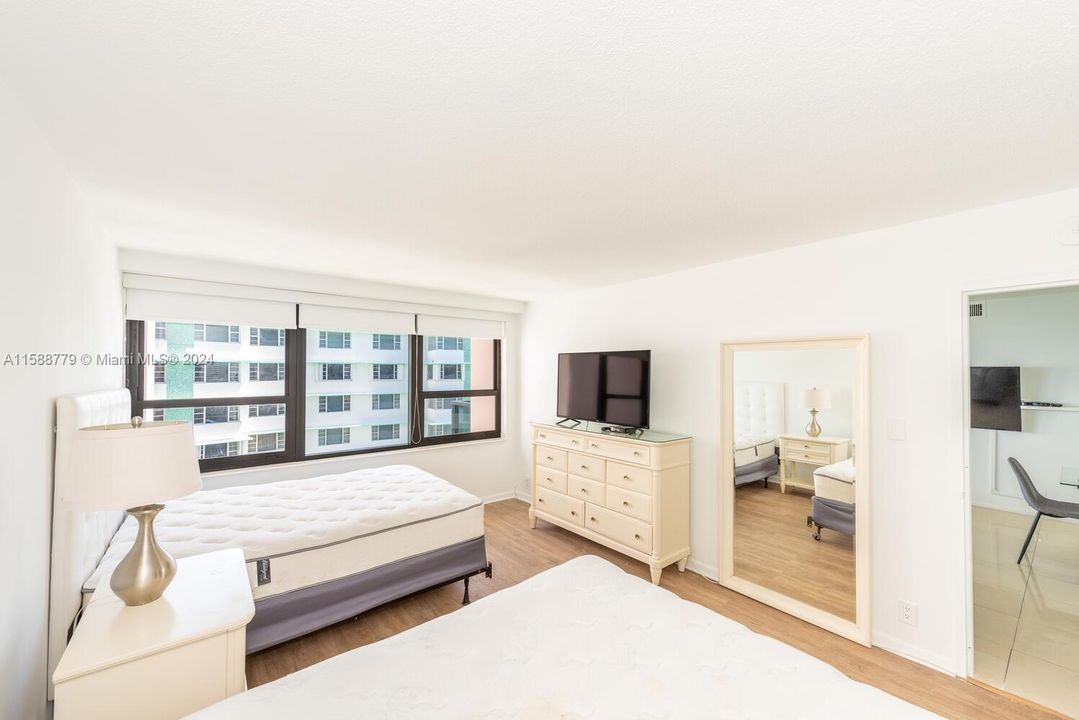 For Sale: $550,000 (2 beds, 2 baths, 960 Square Feet)