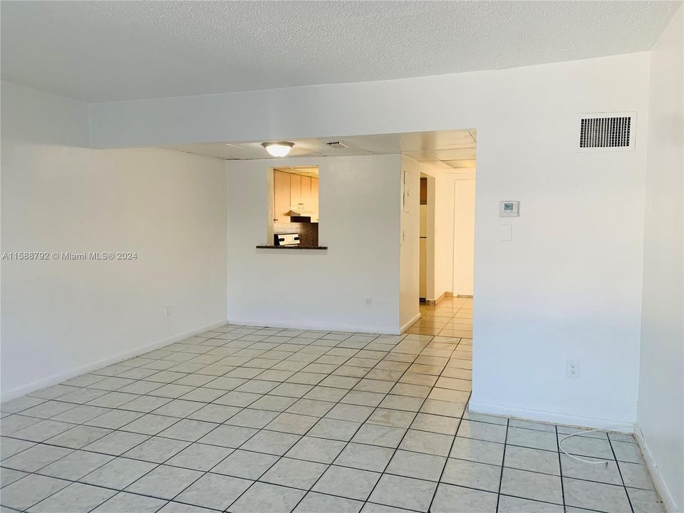 For Rent: $2,100 (2 beds, 1 baths, 1024 Square Feet)