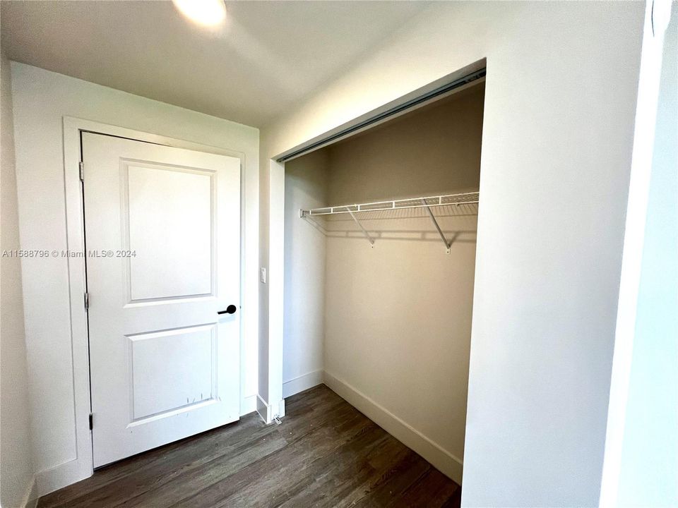 Active With Contract: $1,902 (1 beds, 1 baths, 558 Square Feet)