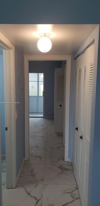 Active With Contract: $1,550 (1 beds, 1 baths, 646 Square Feet)