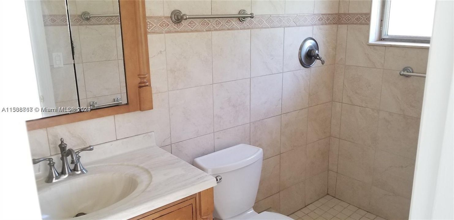 Recently Rented: $3,500 (3 beds, 2 baths, 1323 Square Feet)