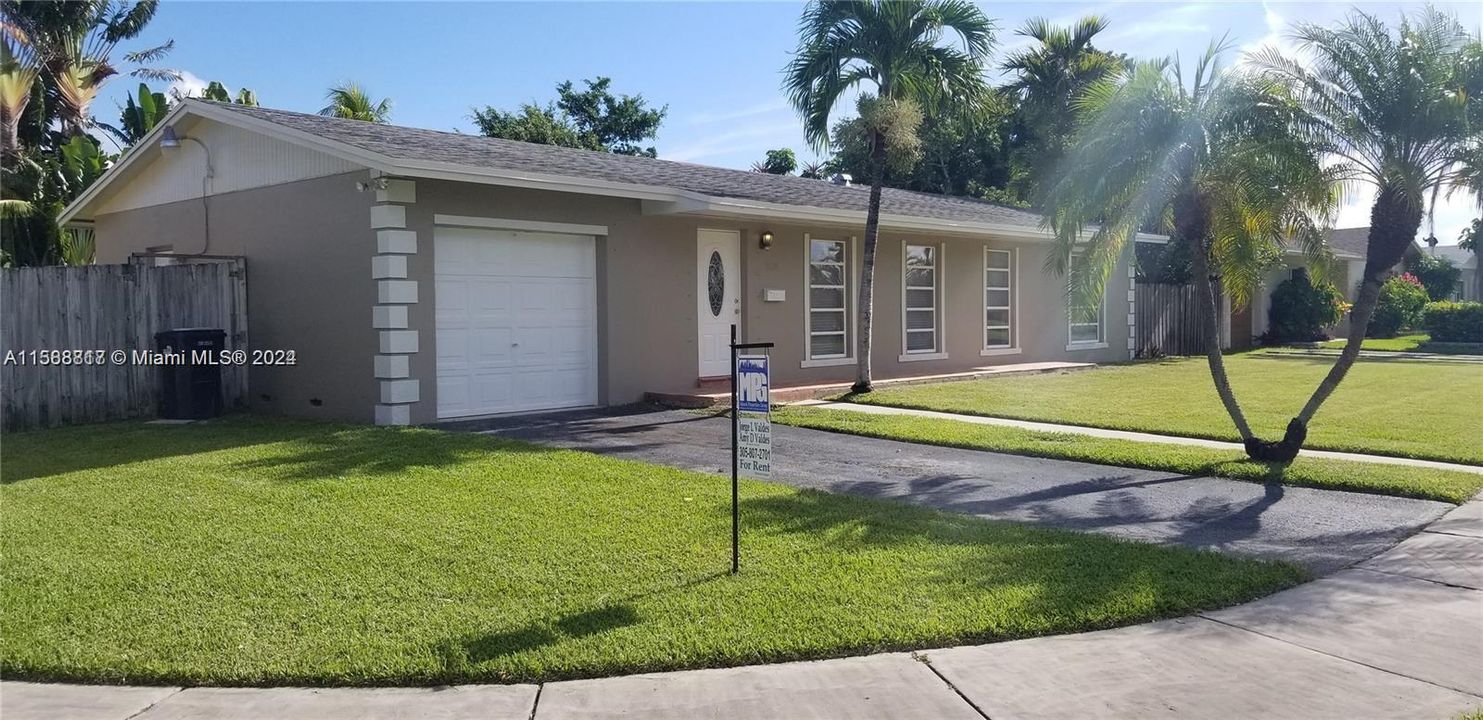 Recently Rented: $3,500 (3 beds, 2 baths, 1323 Square Feet)