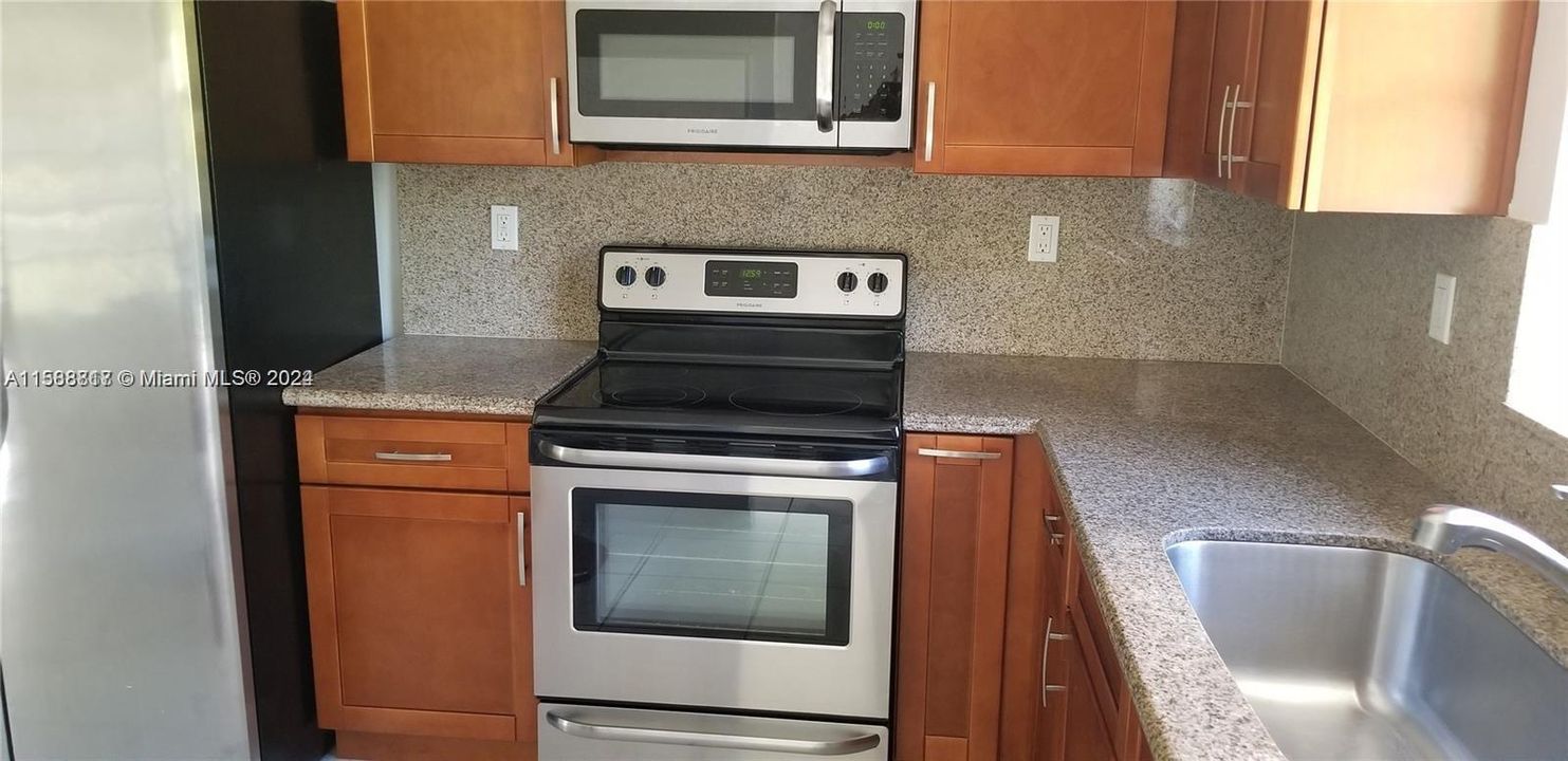 Recently Rented: $3,500 (3 beds, 2 baths, 1323 Square Feet)