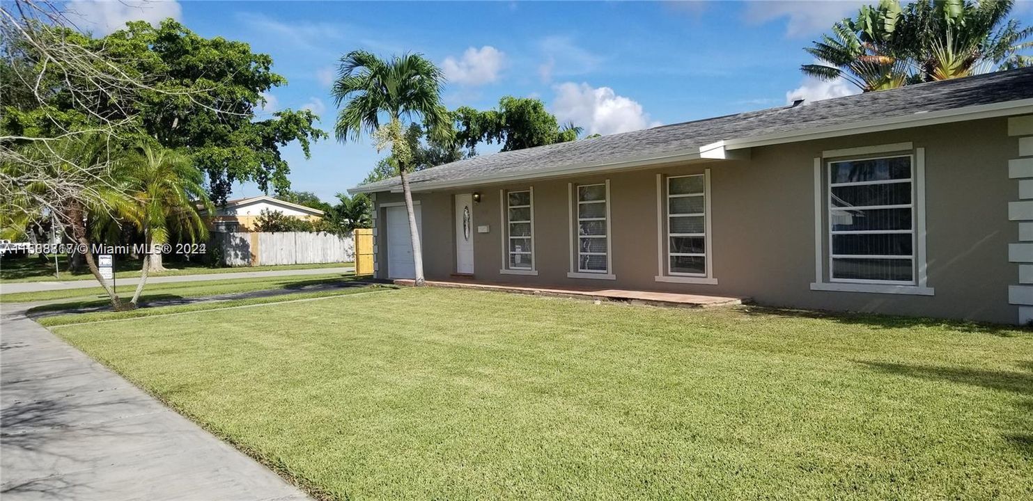 Recently Rented: $3,500 (3 beds, 2 baths, 1323 Square Feet)