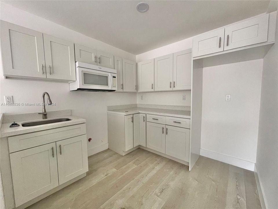 For Rent: $1,850 (1 beds, 1 baths, 790 Square Feet)