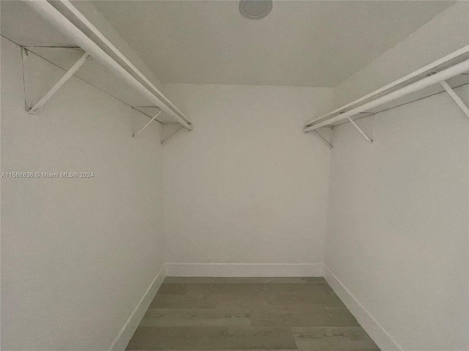 For Rent: $1,850 (1 beds, 1 baths, 790 Square Feet)
