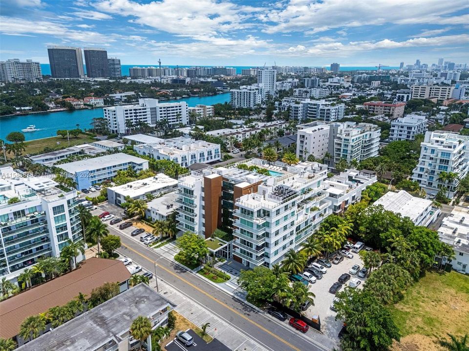 For Sale: $850,000 (2 beds, 2 baths, 1211 Square Feet)