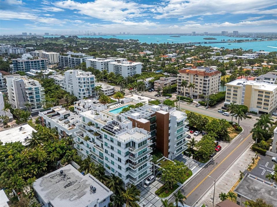 For Sale: $850,000 (2 beds, 2 baths, 1211 Square Feet)