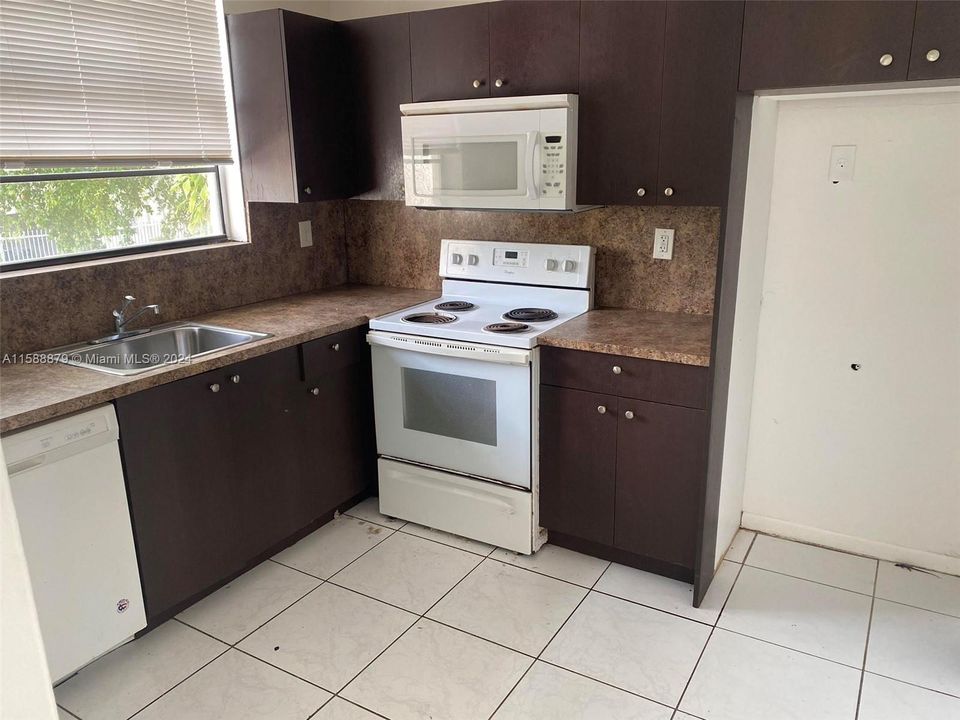 Recently Sold: $139,999 (3 beds, 2 baths, 1413 Square Feet)