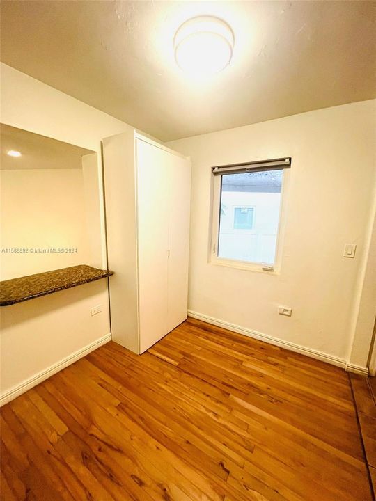 Active With Contract: $3,500 (3 beds, 1 baths, 1408 Square Feet)