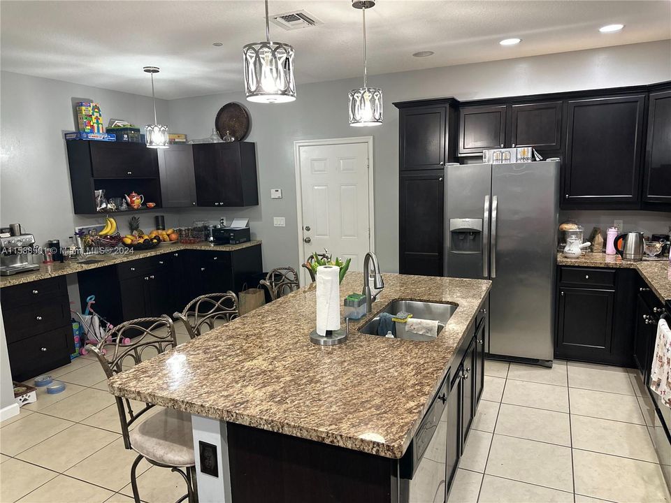 Active With Contract: $3,600 (3 beds, 2 baths, 1334 Square Feet)