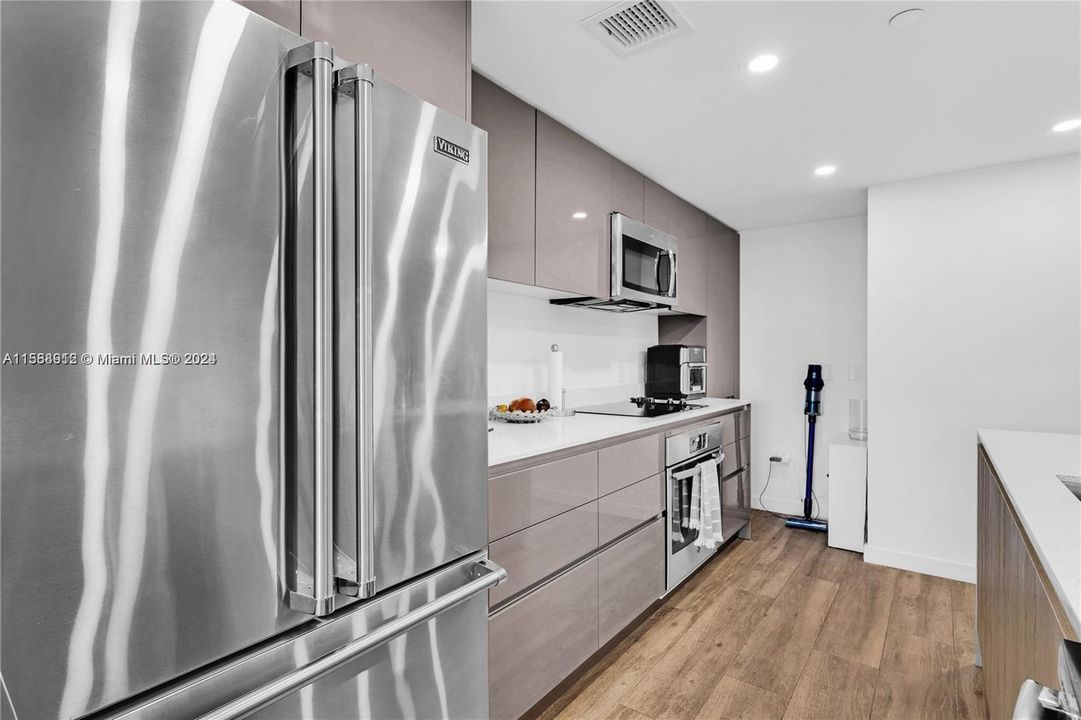 For Rent: $3,250 (2 beds, 2 baths, 1097 Square Feet)