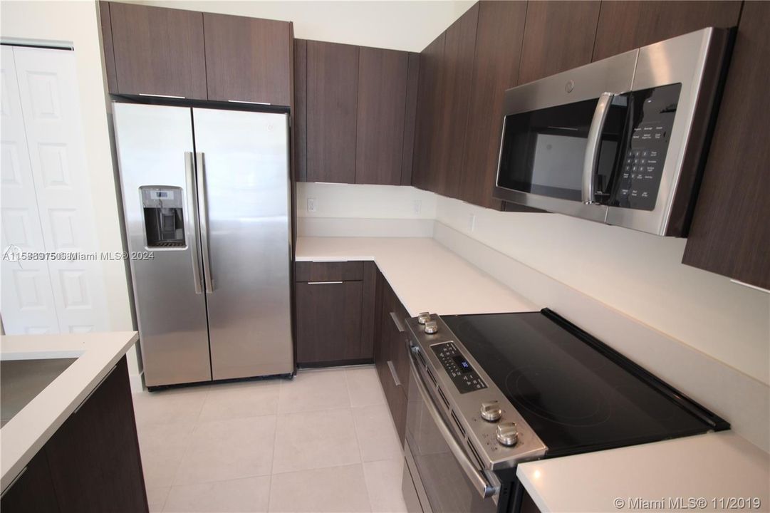 For Rent: $3,400 (2 beds, 2 baths, 1129 Square Feet)