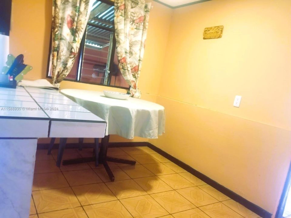 For Sale: $110,000 (3 beds, 1 baths, 900 Square Feet)