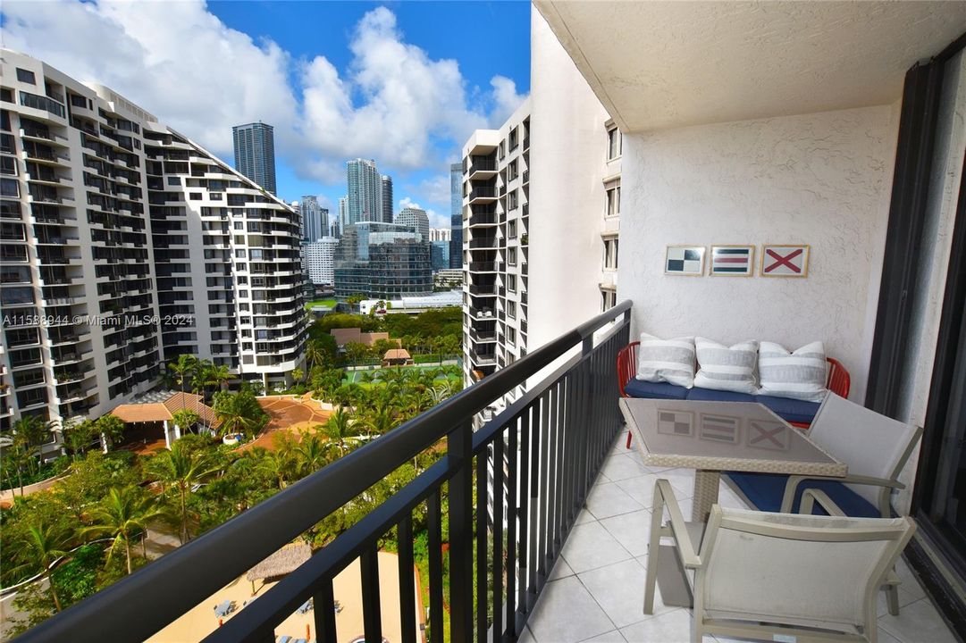 Active With Contract: $4,900 (2 beds, 2 baths, 1030 Square Feet)