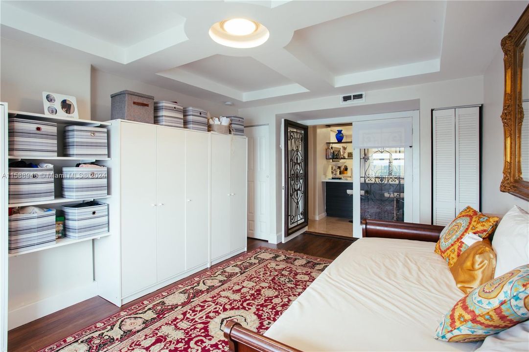 For Sale: $475,000 (2 beds, 2 baths, 1094 Square Feet)