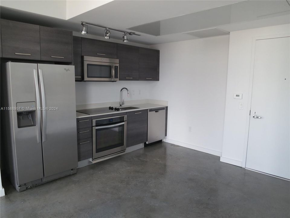 For Sale: $340,000 (1 beds, 1 baths, 446 Square Feet)