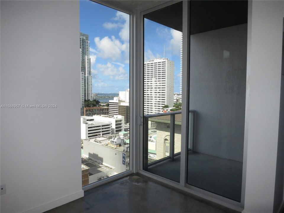 For Sale: $340,000 (1 beds, 1 baths, 446 Square Feet)