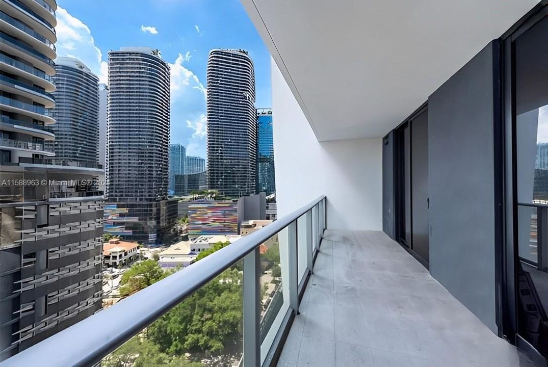 Vendido Recientemente: $789,000 (2 camas, 2 baños, 970 Pies cuadrados)