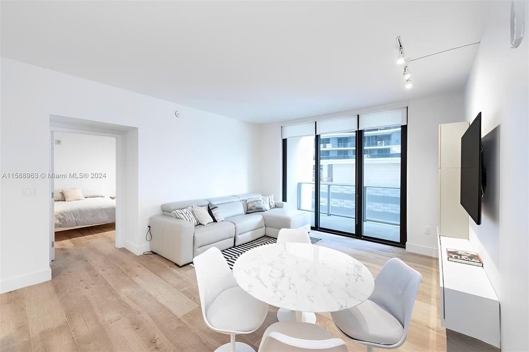 Recently Sold: $789,000 (2 beds, 2 baths, 970 Square Feet)