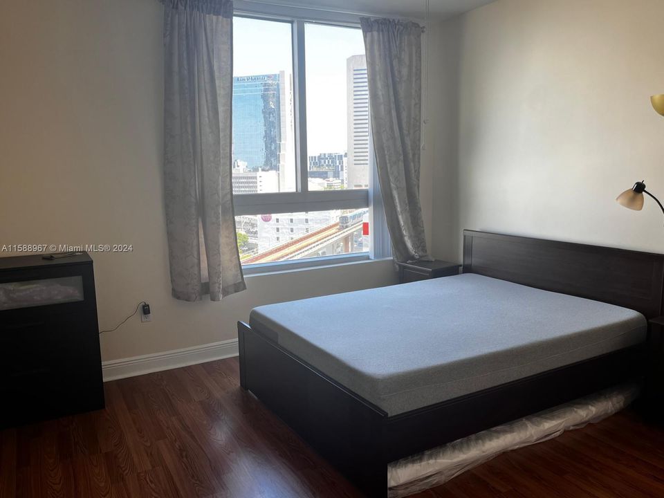 For Rent: $2,895 (1 beds, 1 baths, 736 Square Feet)