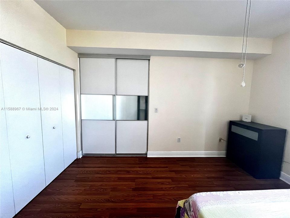 For Rent: $2,895 (1 beds, 1 baths, 736 Square Feet)