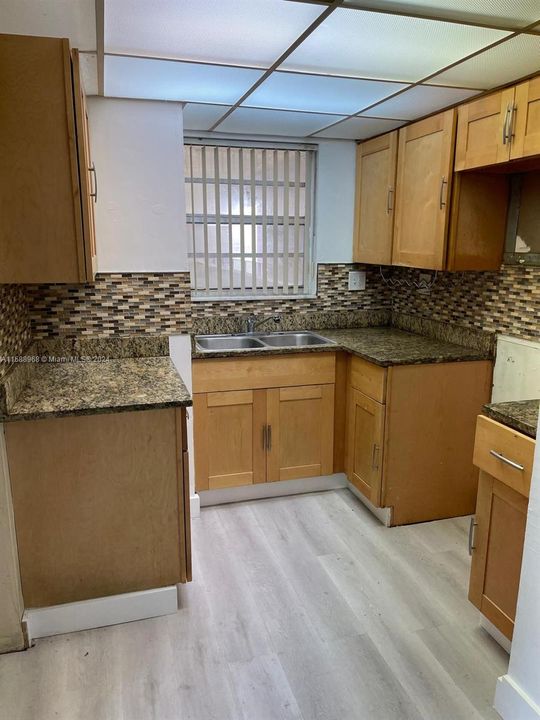 Recently Rented: $2,250 (2 beds, 1 baths, 968 Square Feet)