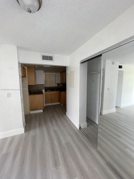 Recently Rented: $2,250 (2 beds, 1 baths, 968 Square Feet)