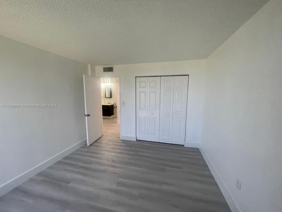 Recently Rented: $2,250 (2 beds, 1 baths, 968 Square Feet)