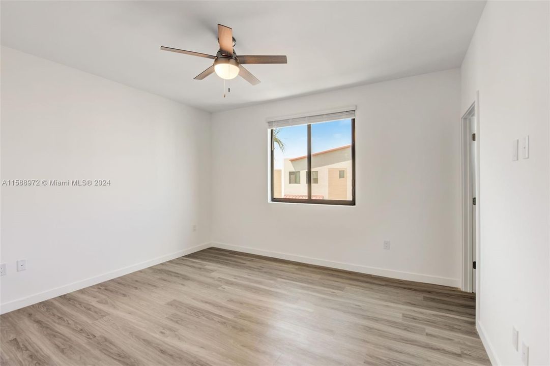 For Rent: $3,800 (3 beds, 2 baths, 1586 Square Feet)