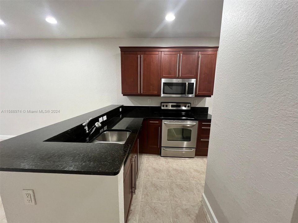 Recently Rented: $2,725 (3 beds, 2 baths, 1574 Square Feet)