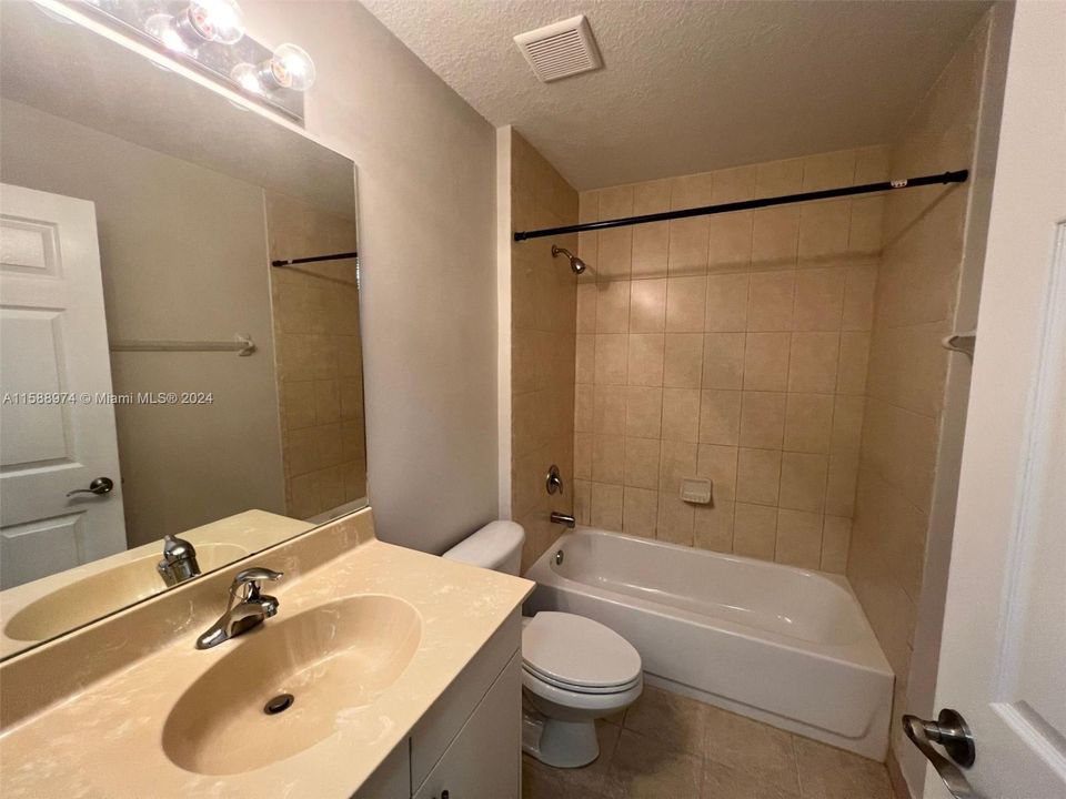 Recently Rented: $2,725 (3 beds, 2 baths, 1574 Square Feet)