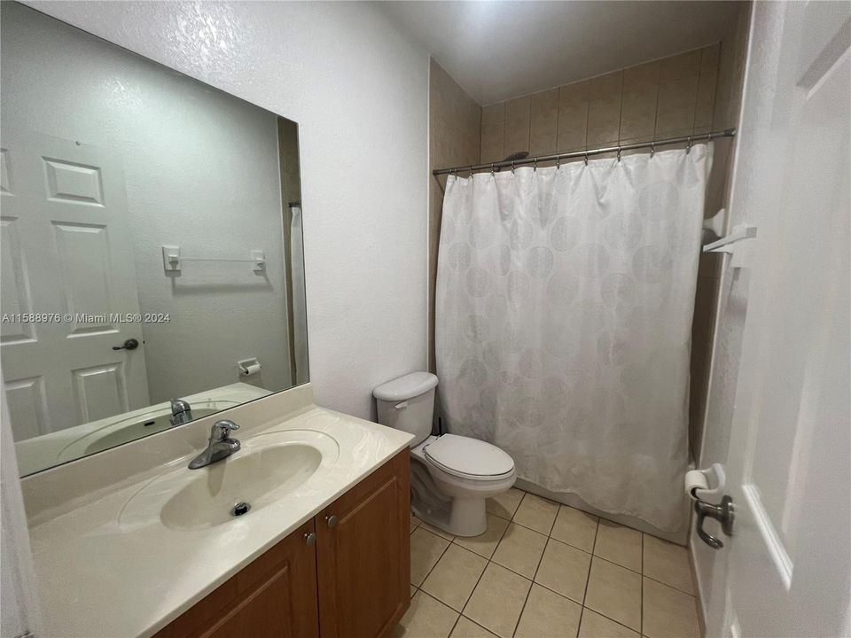 合同活跃: $3,500 (3 贝兹, 2 浴室, 1512 平方英尺)
