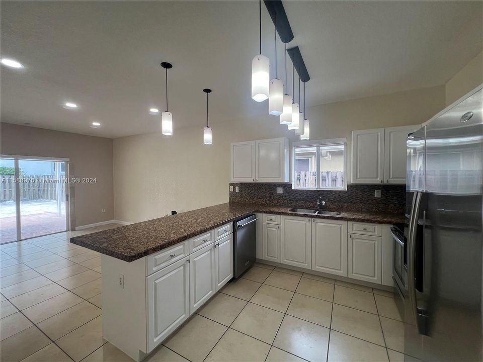 Active With Contract: $3,500 (3 beds, 2 baths, 1512 Square Feet)