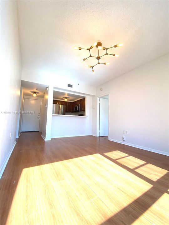 For Rent: $3,700 (2 beds, 2 baths, 730 Square Feet)