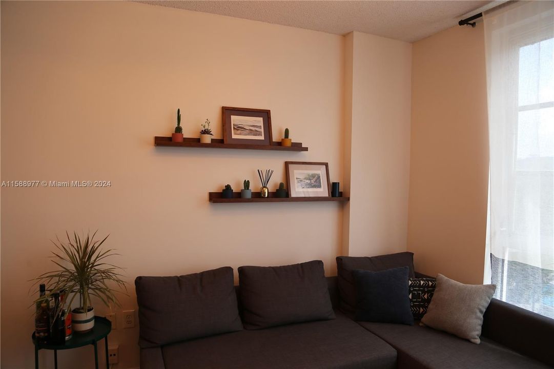 For Rent: $3,700 (2 beds, 2 baths, 730 Square Feet)