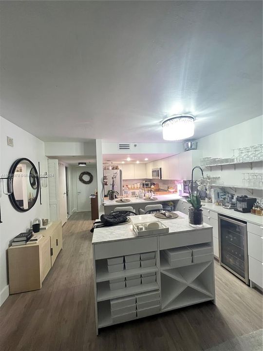 For Sale: $465,000 (1 beds, 1 baths, 860 Square Feet)