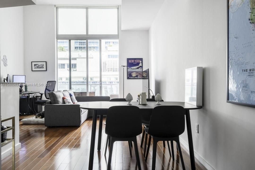For Sale: $495,000 (1 beds, 1 baths, 1088 Square Feet)