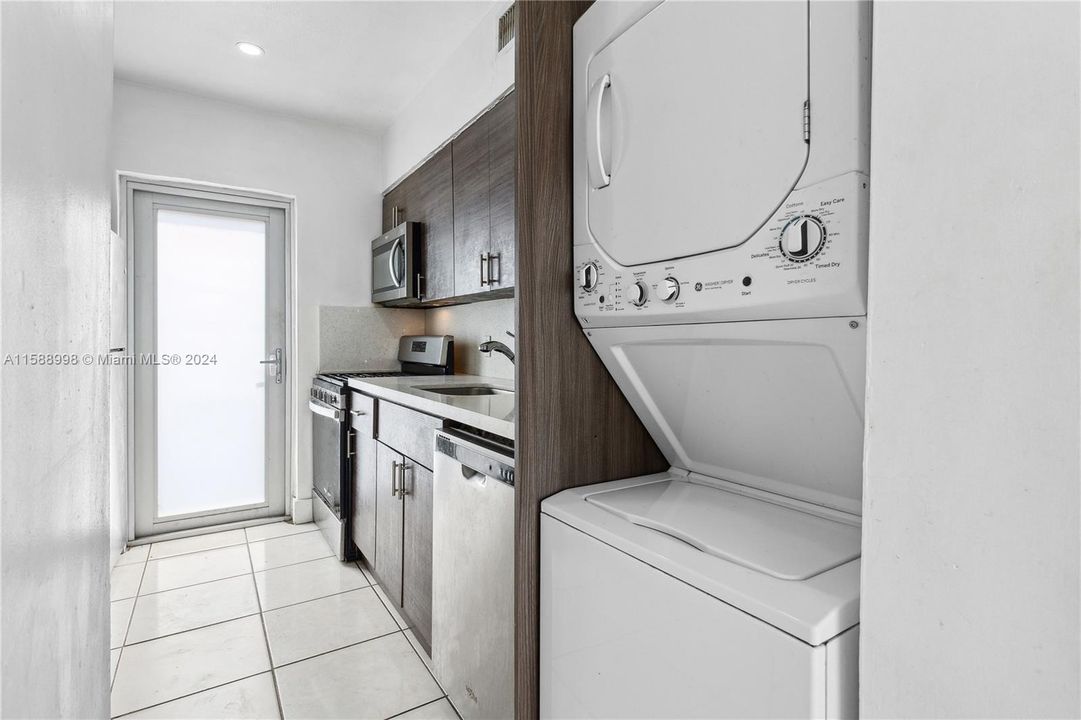 Recently Rented: $2,800 (3 beds, 1 baths, 940 Square Feet)