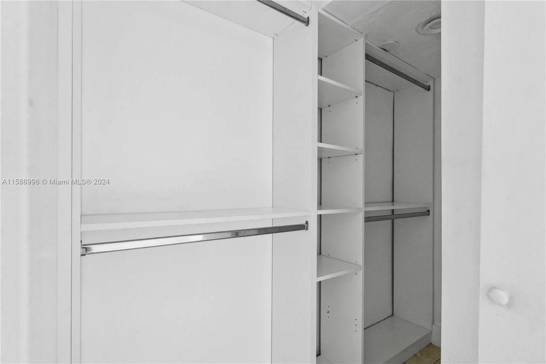 Recently Rented: $2,800 (3 beds, 1 baths, 940 Square Feet)