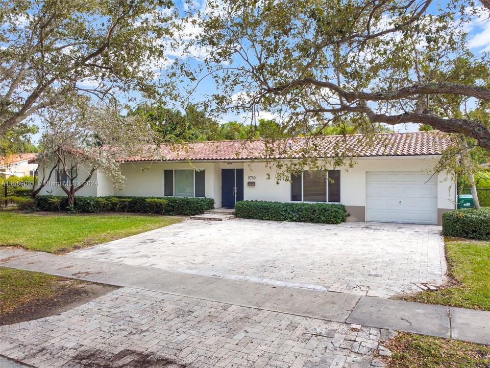 Active With Contract: $1,100,000 (5 beds, 3 baths, 1988 Square Feet)