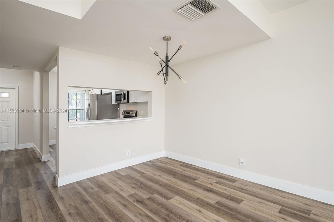 Recently Rented: $2,850 (2 beds, 1 baths, 1110 Square Feet)