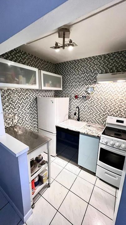 Active With Contract: $195,000 (0 beds, 1 baths, 444 Square Feet)