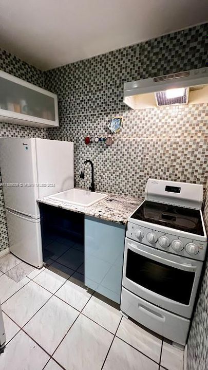 Active With Contract: $195,000 (0 beds, 1 baths, 444 Square Feet)