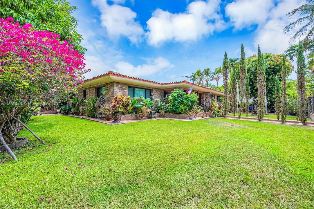 For Sale: $3,500,000 (4 beds, 4 baths, 3184 Square Feet)