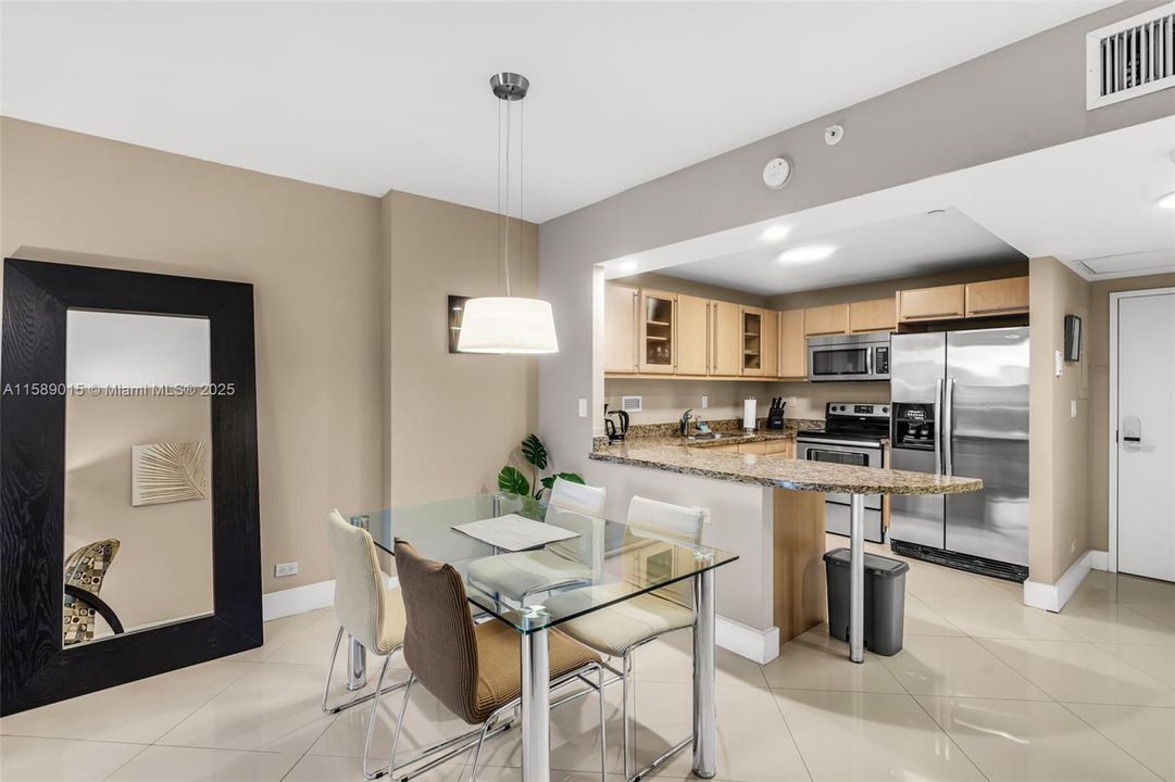 For Sale: $980,000 (1 beds, 1 baths, 850 Square Feet)