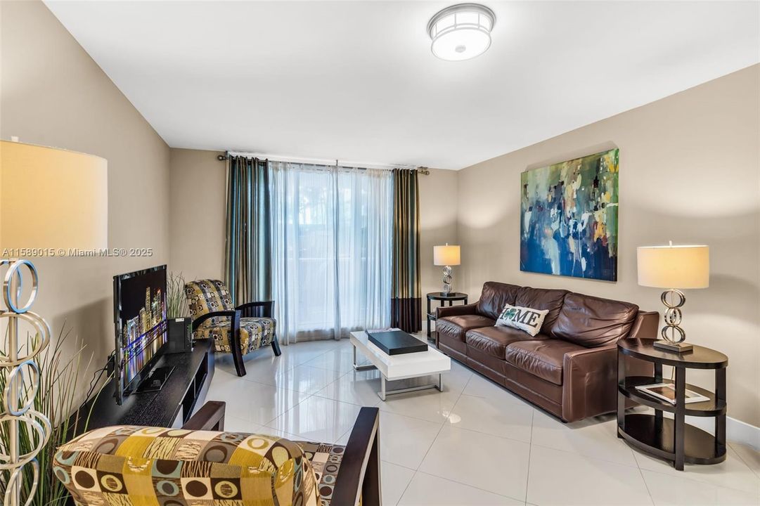 For Sale: $980,000 (1 beds, 1 baths, 850 Square Feet)