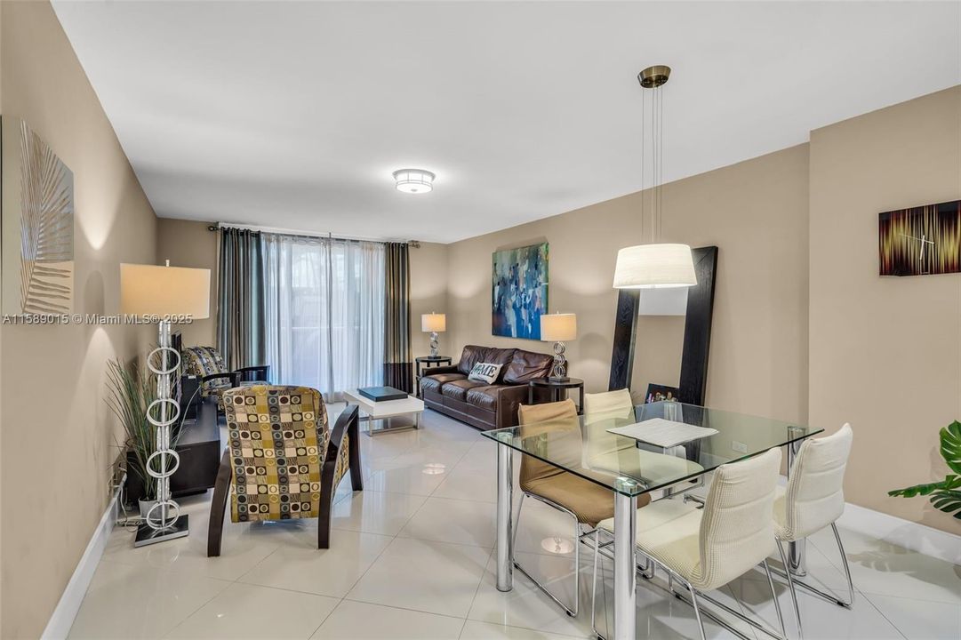 For Sale: $980,000 (1 beds, 1 baths, 850 Square Feet)