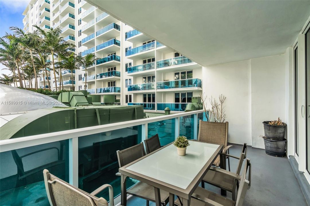 For Sale: $980,000 (1 beds, 1 baths, 850 Square Feet)